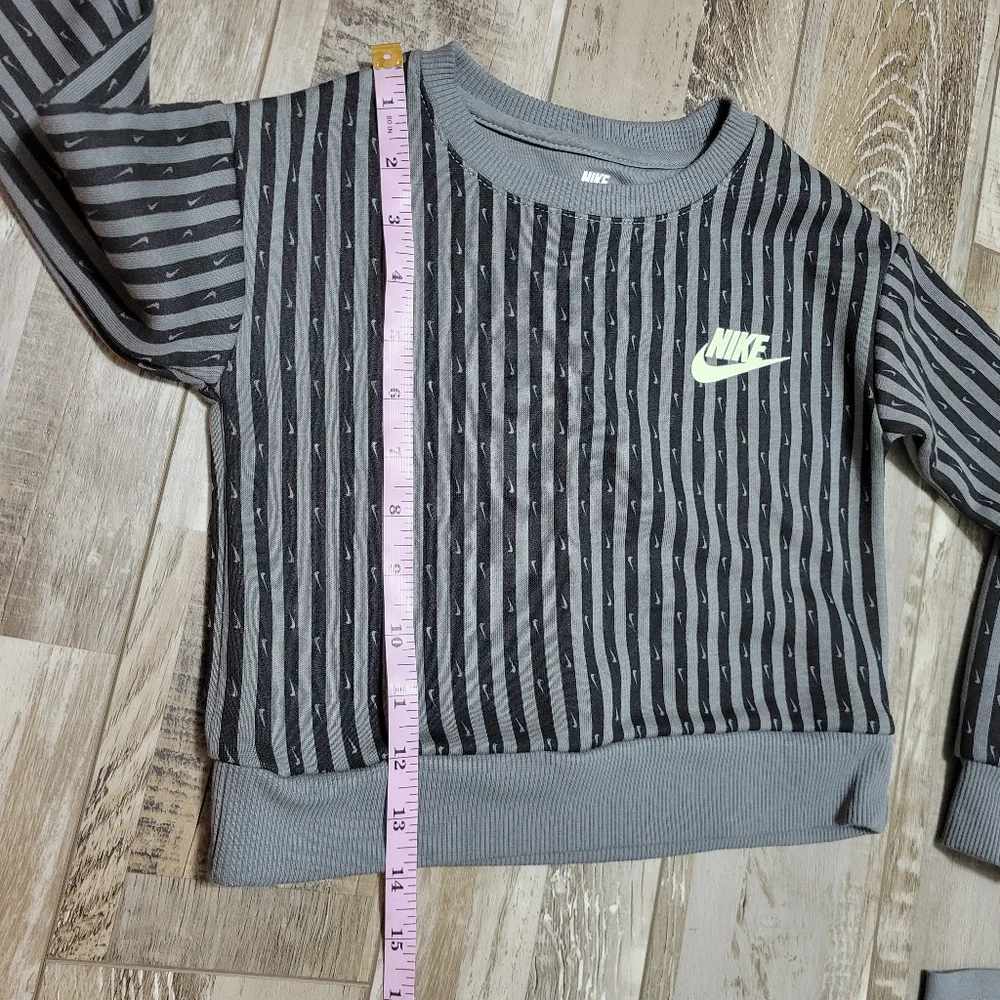 New Nike Kids Femme Pop Fleece Top And Flare Leggings Set Size 4 XS